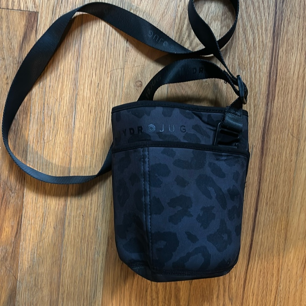 Hydro jug cover! Used once! All black in great condition